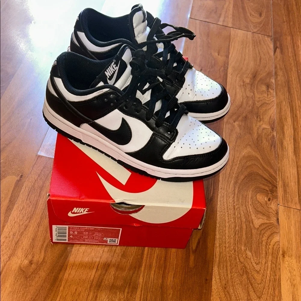 Nike Kids Sneakers in Black and White